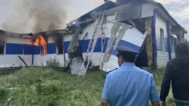 Последствия пожара в здании школы в Сунтарском районе Якутии - РИА Новости, 1920, 03.07.2026
