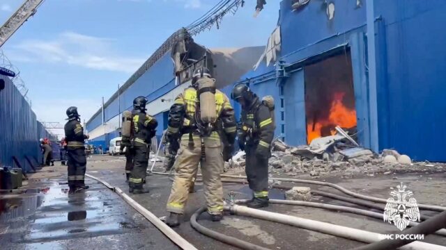 В Ставрополе полностью потушили пожар на складе лакокрасочных материалов Ликвидация пожара на складе в Ставрополе. Кадр видео - РИА Новости, 1920, 05.07.2026