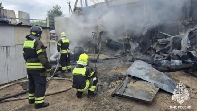 В подмосковной деревне Чашниково вспыхнул пожар в автосервисе, огонь локализован Пожар в автосервисе в городском округе Солнечногорск. 7 июля 2026 - РИА Новости, 1920, 07.07.2026