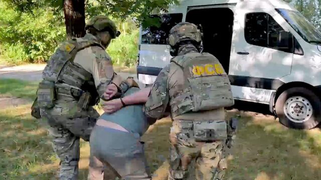ФСБ: дрон, которым СБУ хотела убить российского военного, разработали на Западе Задержание мужчины, планировавшего покушение на высокопоставленного военного - РИА Новости, 1920, 09.07.2026