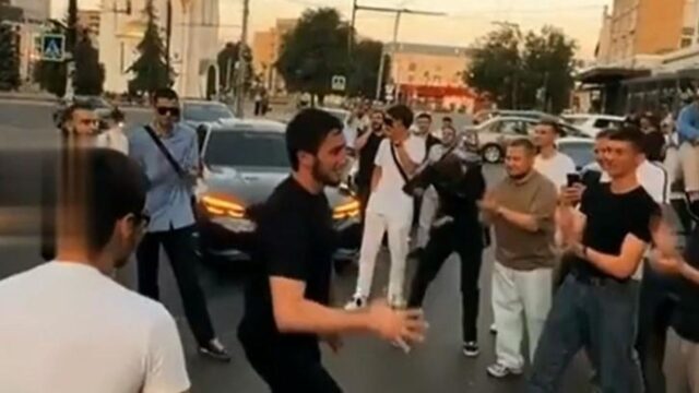 В Иваново полиция установит личности участников танца на проезжей части Танцы на проезжей части в Иваново - РИА Новости, 1920, 10.07.2026