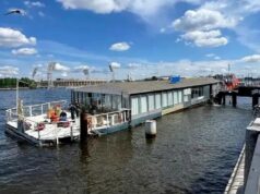 В Петербурге частично затопило плавучий ресторан Частичное затопление плавучего ресторана Aquarell Hall в акватории Малой Невы - РИА Новости, 1920, 10.07.2026