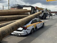 Последствия ДТП из-за выпавших из прицепа грузовика труб на Варшавском шоссе. 13 июля 2026 - РИА Новости, 1920, 13.07.2026