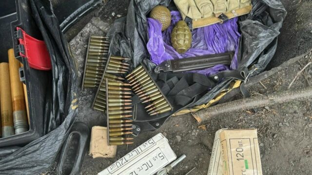 В Донецке полиция задержала переносившего оружие по улице в пакетах мужчину Оружие, найденное у жителя Донецка - РИА Новости, 1920, 14.07.2026
