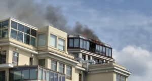 Пожар на крыше жилого дома на Страстном бульваре в центре Москвы - РИА Новости, 1920, 20.07.2026