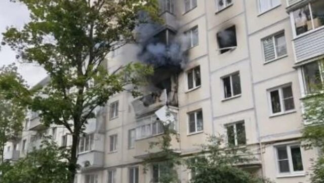 Сотрудники МЧС ликвидируют пожар после взрыва газа в жилом доме в Егорьевске Московской области - РИА Новости, 1920, 23.07.2026