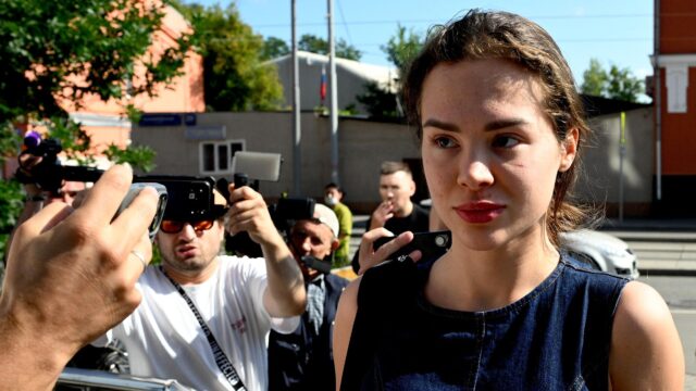 Суд в Москве постановил вернуть блогерше Соне Мармеладовой игрушки для взрослых Блогер Софья Вершинина (Соня Мармеладова) перед оглашением приговора в Мещанском районном суде Москвы - РИА Новости, 1920, 31.07.2026