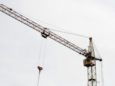 Спасатели потушили загоревшийся строительный кран в Москве Строительный кран - РИА Новости, 1920, 14.07.2026