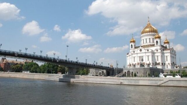 Спасатели достали из воды упавшего в Москву-реку с Патриаршего моста мужчину Патриарший мост в Москве - РИА Новости, 1920, 31.07.2026