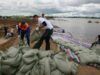 В Пермском крае вышли из берегов реки Кын, Москалевка, Каменка и Бобылевка Волонтеры возводят дамбу для защиты от наводнения - РИА Новости, 1920, 11.07.2026