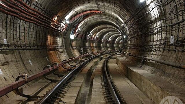 В Петербурге закрыли на вход две станции метро из-за запаха гари Тоннель в Петербургском метрополитене - РИА Новости, 1920, 29.07.2026