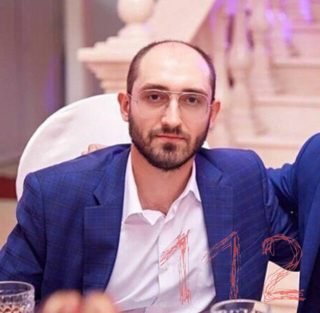 Муж из-за ревности зарезал жену в Москве. Муж из-за ревности зарезал жену в Москве.