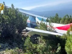 Пилота и летчика-наблюдателя самолета Cessna 182 эвакуировали в аэропорт Бодайбо. Пилота и летчика-наблюдателя самолета Cessna 182 эвакуировали в аэропорт Бодайбо.
