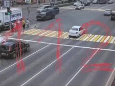 публикует момент аварии в Омске. публикует момент аварии в Омске.