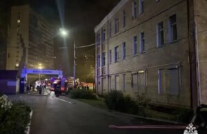 Двух детей спасли из реанимации во время пожара в детской подольской больнице. Двух детей спасли из реанимации во время пожара в детской подольской больнице.