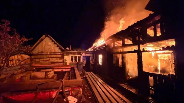 В Амурской области мужчина вернулся в горящий дом за паспортом и телефоном и погиб. Брат пошёл его с