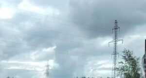 Водитель рейсового автобуса превысил скорость на шоссе в Пермском крае, не справился с управлением и
