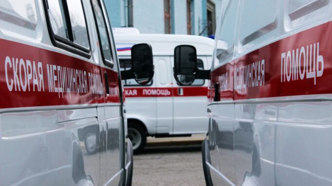 В Калининградской области автомобиль врезался в дерево, погибли три человека Автомобили скорой помощи - РИА Новости, 1920, 09.08.2026