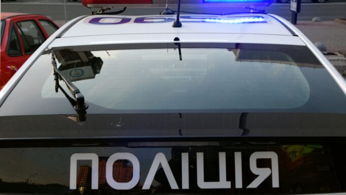 В Сумах мальчик принес взрывчатку домой и привел ее в действие Автомобиль полиции - РИА Новости, 1920, 15.08.2026