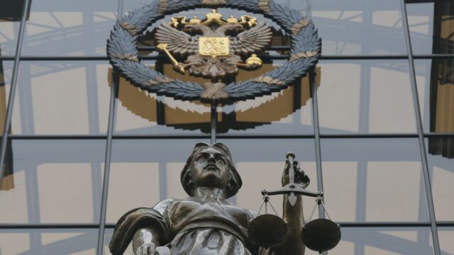 Верховный суд РФ не стал пересматривать решение Роспатента по ресторану Da Bro Статуя Фемиды на фасаде здания Верховного суда России в Москве - РИА Новости, 1920, 03.08.2026