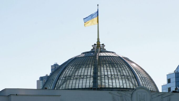 В Ивано-Франковской области пьяный сотрудник ТЦК избил подчиненного Купол Верховной рады Украины - РИА Новости, 1920, 14.08.2026