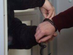В Ярославской области задержали первого замгендиректора ТГК-2 Марата Дураева Задержанный в наручниках - РИА Новости, 1920, 28.08.2026