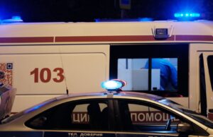 В Москве иномарка с ребенком в салоне врезалась в мачту городского освещения Автомобили полиции и скорой медицинской помощи на улице Москвы - РИА Новости, 1920, 18.08.2026