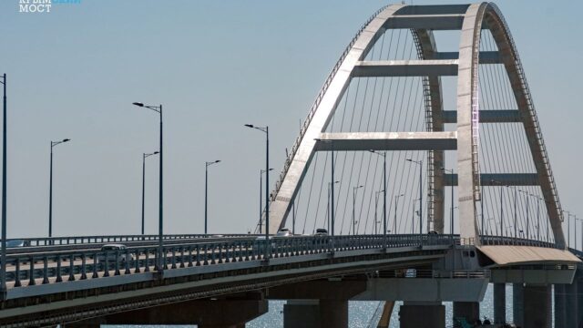 Движение автотранспорта по Крымскому мосту временно перекрыли Крымский мост - РИА Новости, 1920, 07.08.2026