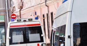 В ДТП на юге Москвы, предварительно, пострадали два человека Автомобили скорой помощи и полиции на улице Москвы - РИА Новости, 1920, 27.08.2026
