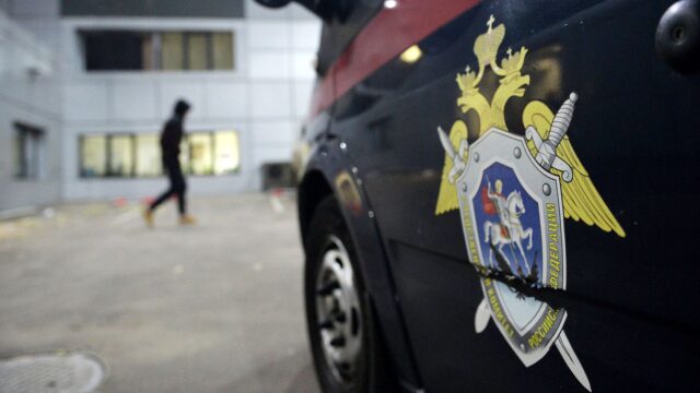 На мужчину, снимавшего последствия атак БПЛА в Петербурге, составили протокол Автомобиль Следственного комитета РФ - РИА Новости, 1920, 01.08.2026