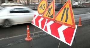 На внутренней стороне 42-го километра МКАД восстановили движение после ДТП Дорожные знаки - РИА Новости, 1920, 23.08.2026
