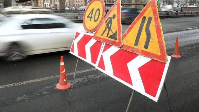 На внутренней стороне 42-го километра МКАД восстановили движение после ДТП Дорожные знаки - РИА Новости, 1920, 23.08.2026