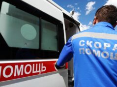В Томске подросток спас тренера, потерявшего сознание во время купания в озере Фельдшер скорой медицинской помощи - РИА Новости, 1920, 12.08.2026
