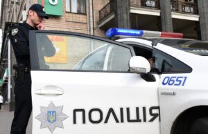 Жительница Черновцов выманивала деньги у семей пропавших боевиков ВСУ Сотрудник Украинской полиции - РИА Новости, 1920, 15.08.2026