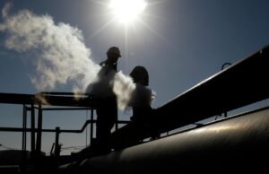 Работник на нефтеперерабатывающем заводе Брега, восточная Ливия - РИА Новости, 1920, 11.08.2026