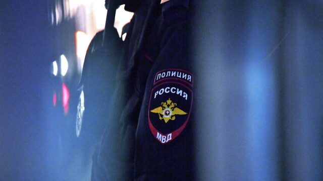 В Ростове-на-Дону ищут мужчину, который устроил пожар на АЗС Эмблема на форме сотрудника полиции - РИА Новости, 1920, 05.08.2026