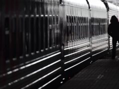 В Саратове из-за повреждения контактной сети задерживаются три электрички Пассажир у пригородной электрички - РИА Новости, 1920, 02.08.2026