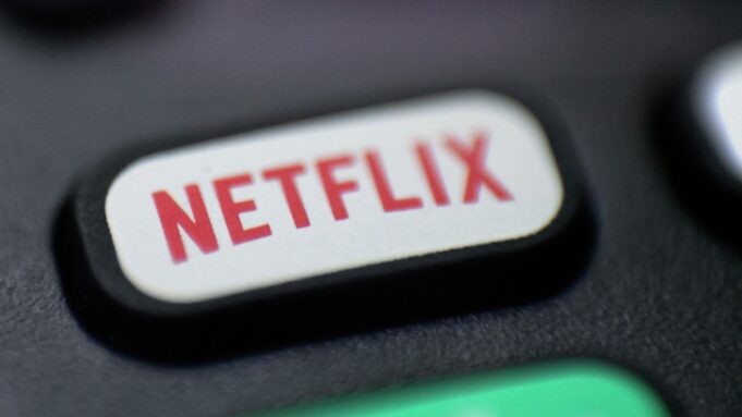 Суд 7 сентября рассмотрит иск о прекращении правовой охраны брендов Netflix в РФ Кнопка Netflix на пульте - РИА Новости, 1920, 11.08.2026