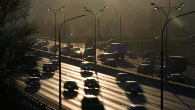 На внутренней стороне МКАД временно закрыли движение Автомобильное движение в Москве - РИА Новости, 1920, 07.08.2026