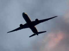 В аэропорту Пензы ввели временные ограничения на прием и выпуск самолетов Пассажирский самолет в небе - РИА Новости, 1920, 09.08.2026