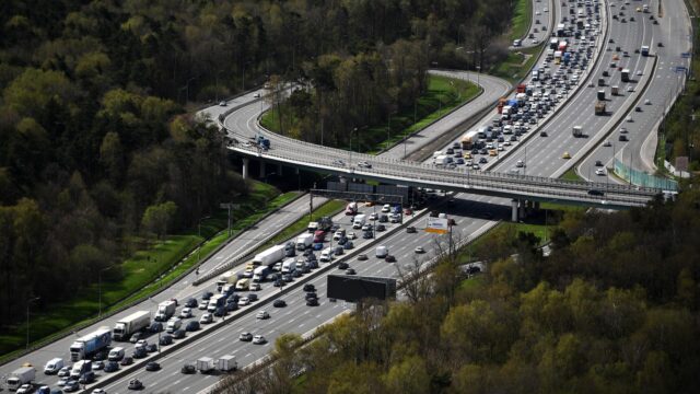 РИА Новости: на внешней стороне 89-го километра МКАД загорелся автомобиль МКАД - РИА Новости, 1920, 05.08.2026