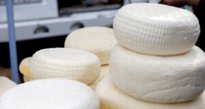 В Люберцах предпринимательницу оштрафовали за продажу санкционного сыра Сыр - РИА Новости, 1920, 09.08.2026
