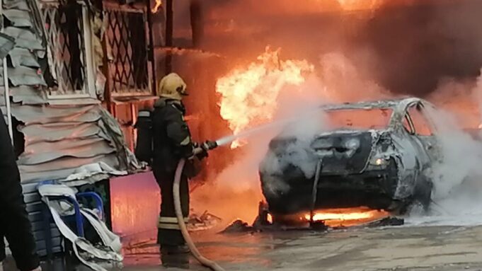 Во время пожара в автосервисе в подмосковном Домодедово пострадали два человека Тушение пожара в автосервисе - РИА Новости, 1920, 21.08.2026