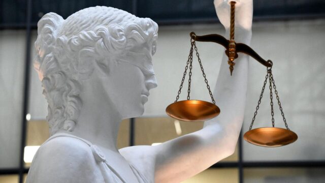 Суд оставил в силе арест второго фигуранта дела об избиении ученого Зезина Скульптура богини Фемиды - РИА Новости, 1920, 11.08.2026