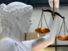 Суд заочно приговорил основателя автодилера «Рольф» Петрова к 9 годам колонии Скульптура богини Фемиды - РИА Новости, 1920, 17.08.2026