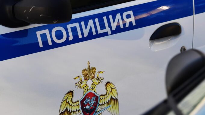 Жителя Екатеринбурга арестовали за матерные анекдоты и ссору с полицейскими Полицейский автомобиль - РИА Новости, 1920, 08.08.2026