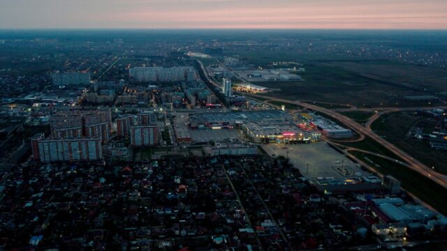 В Краснодаре жителей поврежденного атакой ВСУ дома разместят в гостинице Вид на Краснодар - РИА Новости, 1920, 24.08.2026