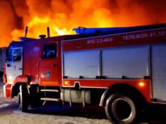 В Благовещенске потушили пожар на судостроительном заводе Пожарная машина сотрудников МЧС РФ - РИА Новости, 1920, 14.08.2026