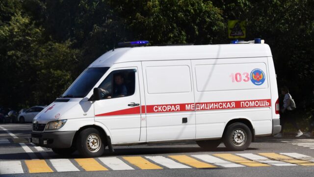 Среди пострадавших при атаке ВСУ на дом в Брянске есть пожилые люди и ребенок Автомобиль скорой помощи - РИА Новости, 1920, 14.08.2026