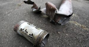 Фрагмент разорвавшегося снаряда на месте обстрела со стороны ВСУ - РИА Новости, 1920, 18.08.2026